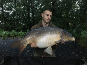 carp capture for gallery at L'Angottiere carp fishery with carp fishing in france